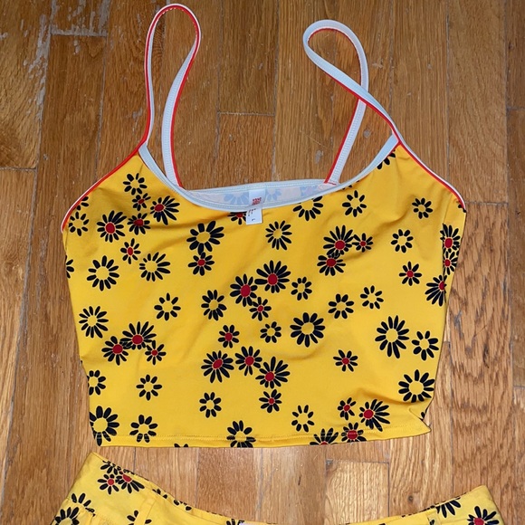 Solid & Striped size L daisy 3 tier ruffled skirt set with matching top - Picture 3 of 15